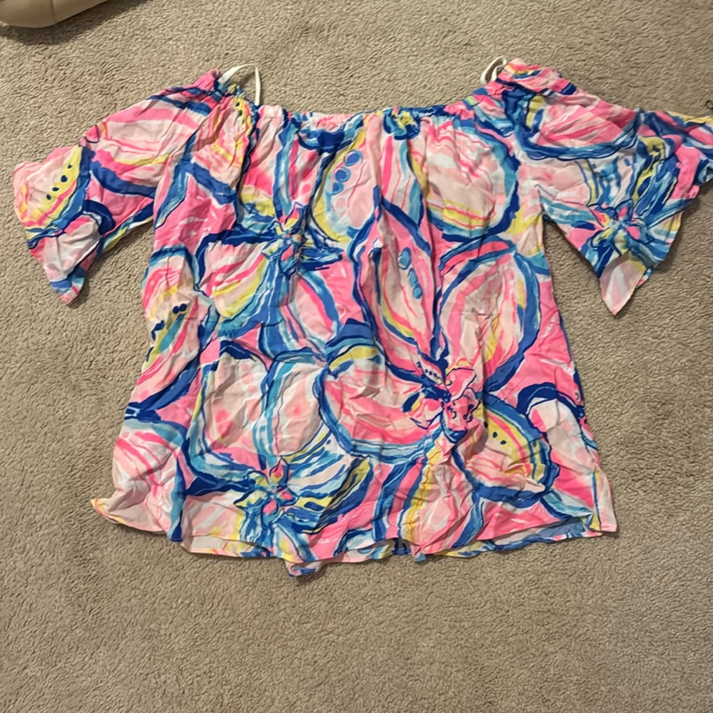 Off shoulder shirt
